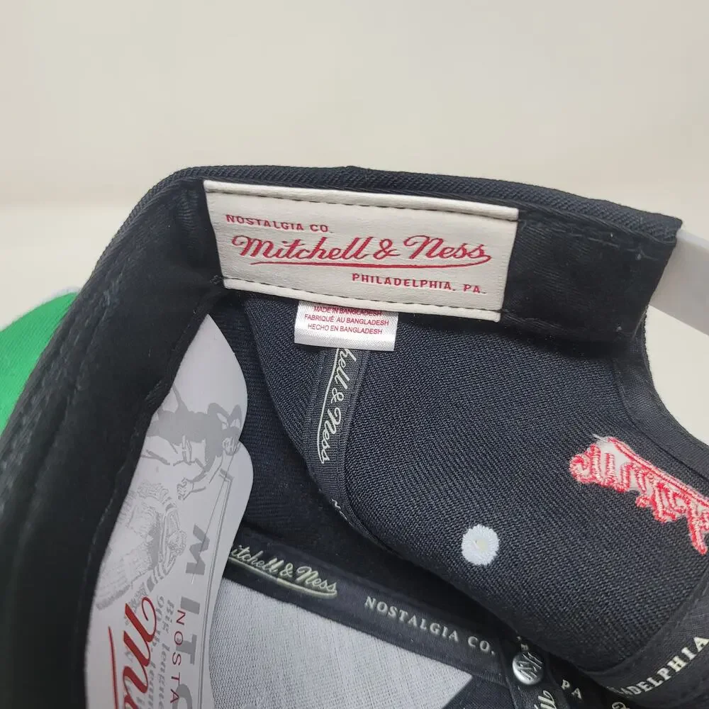 🆕 Mitchell & Ness NBA Chicago Bulls The Wave Snapback Hat Black Gray
